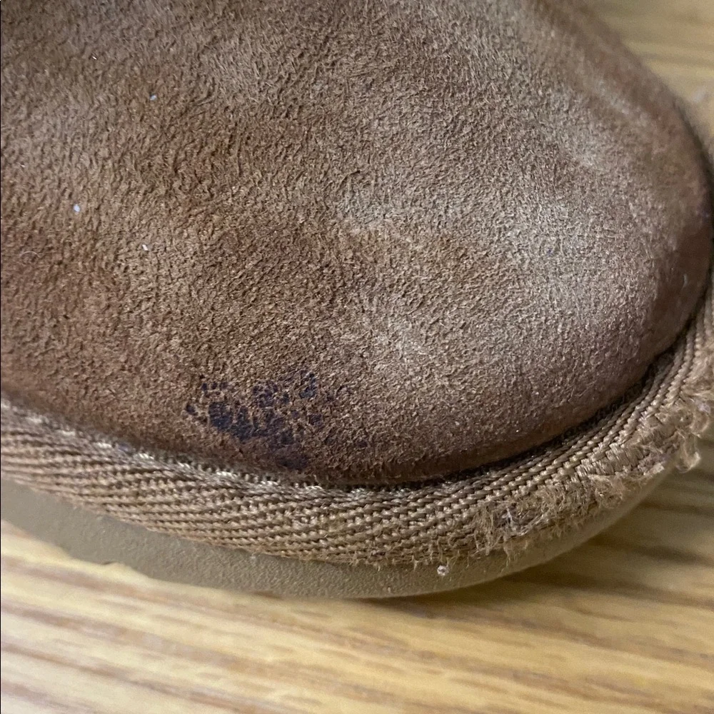 Ugg Boots Short Bailey Button Sheepskin Suede Kids Size 10